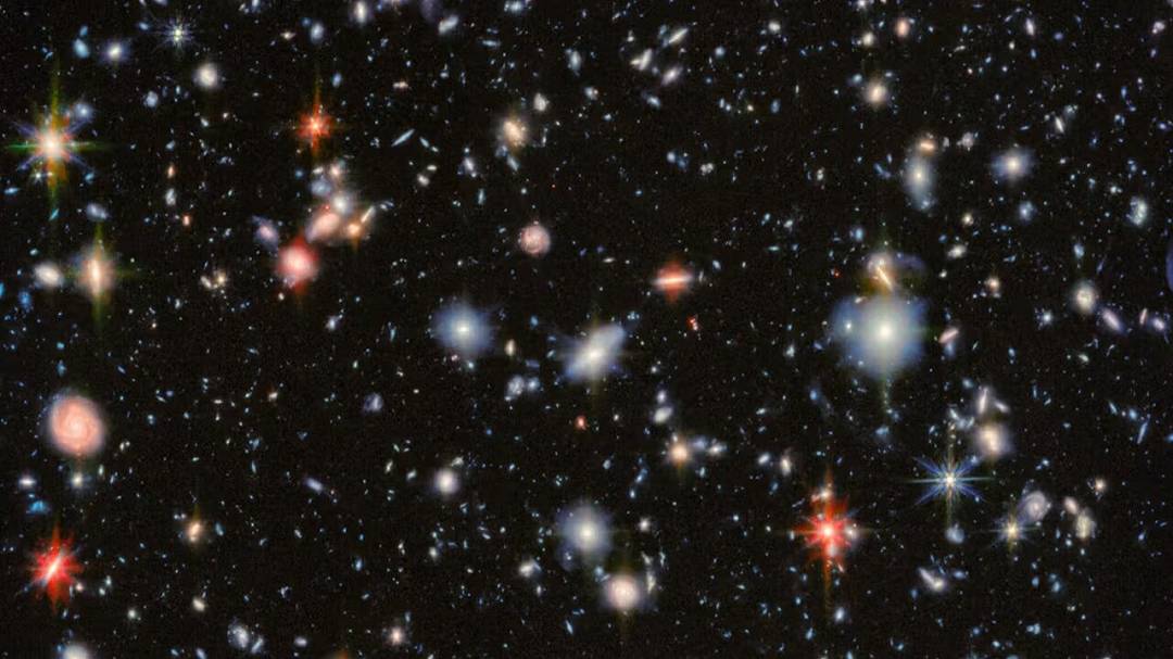 L’Universo potrebbe non essere simmetrico: una scoperta sfida il modello cosmologico