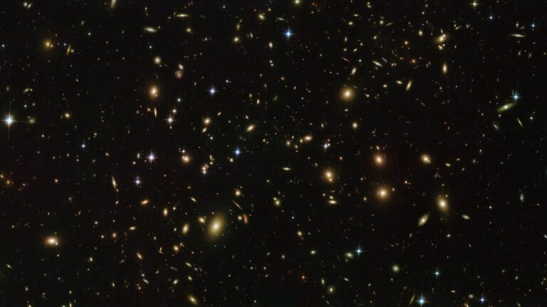 Tecnofirme e lampi misteriosi: la nuova idea che cambia la ricerca aliena