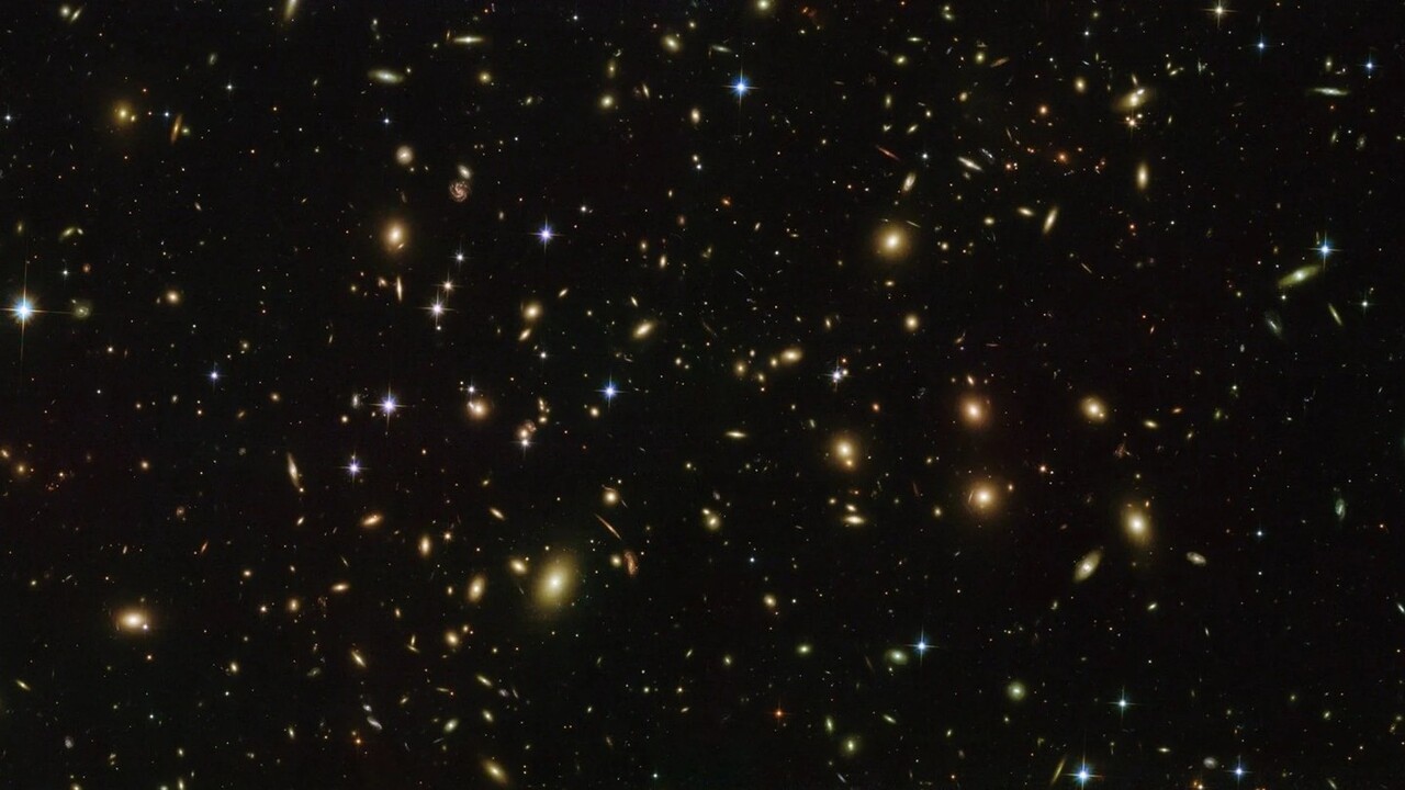 le Lucciole Cosmiche di Hubble, un ricco ammasso di galassie chiamato Abell 2163