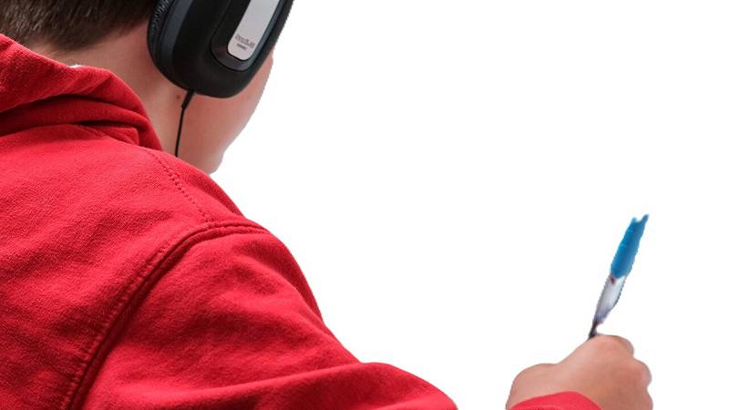 l’intelligenza artificiale adatta l’ascolto alle esigenze di ogni studente di lingue