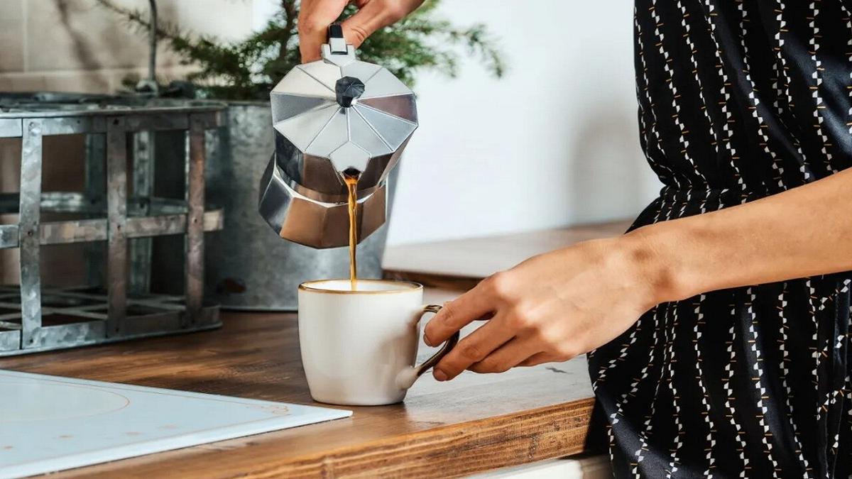 Caffè negli scarichi: perché questo gesto può diventare pericoloso