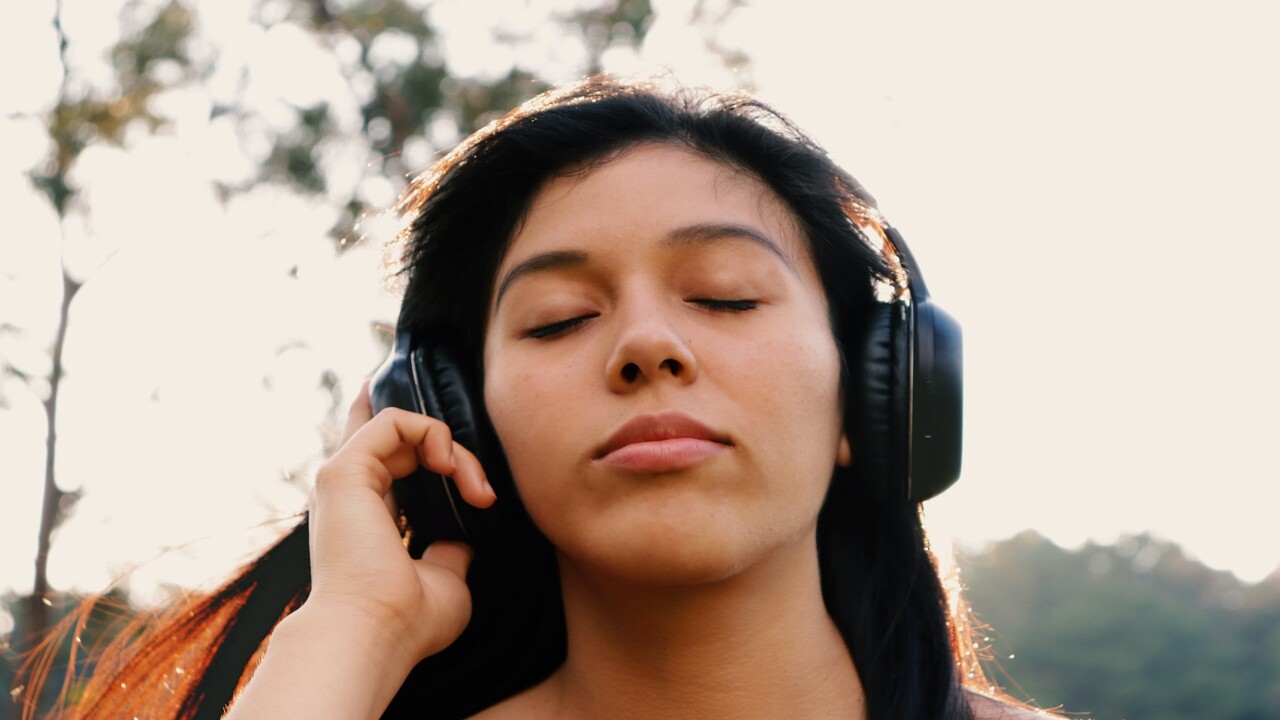 Frammenti di canzoni nella mente: ecco cosa ci rivela davvero la psicologia