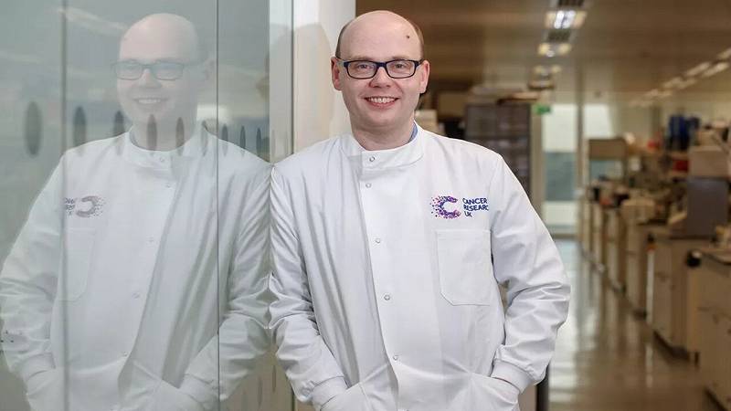 professor Owen Sansom, direttore del Cancer Research UK Scotland Institute