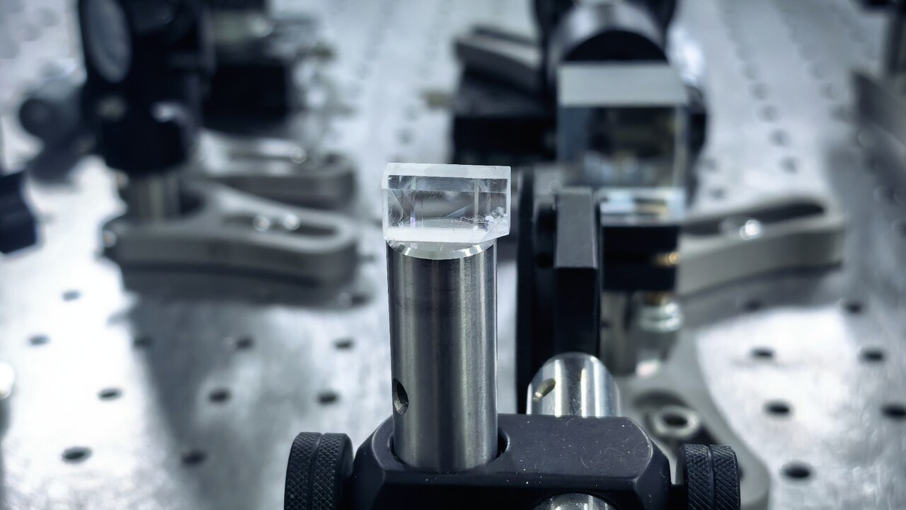 Un cristallo totalmente innovativo: inaugurata una nuova generazione di laser ultravioletti