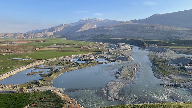 vista panoramica dalla città alta del complesso insediativo Dinka verso il Basso Zab, che scorre attraverso il Kurdistan nei pressi del sito degli scavi