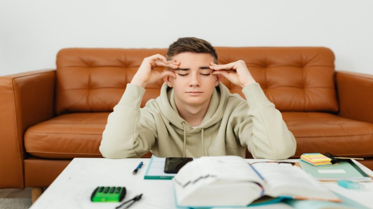 adolescente sotto pressione