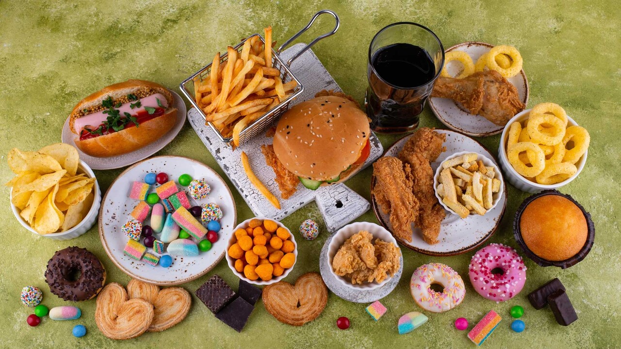 Dipendenza da cibo ultra‑processato: nuove prove spingono verso norme più rigide
