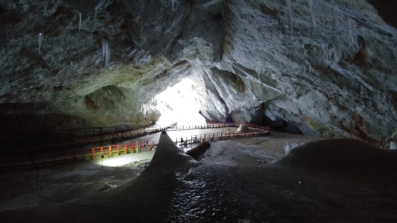 grotta di ghiaccio di Scarisoara in Romania