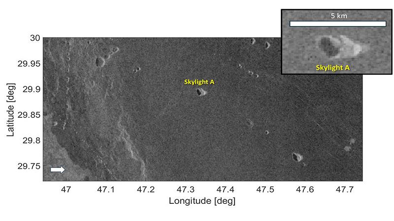 le immagini radar della sonda Magellan della NASA mostrano una serie di depressioni e un grande buco di collasso