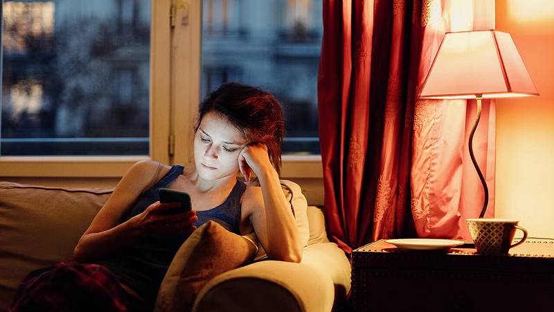 solitudine tra i giovani