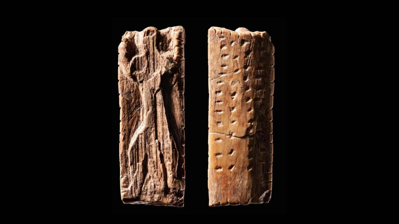 statuetta dell'Adorante della grotta di Geißenklösterle, risalente a circa 38.000 anni fa
