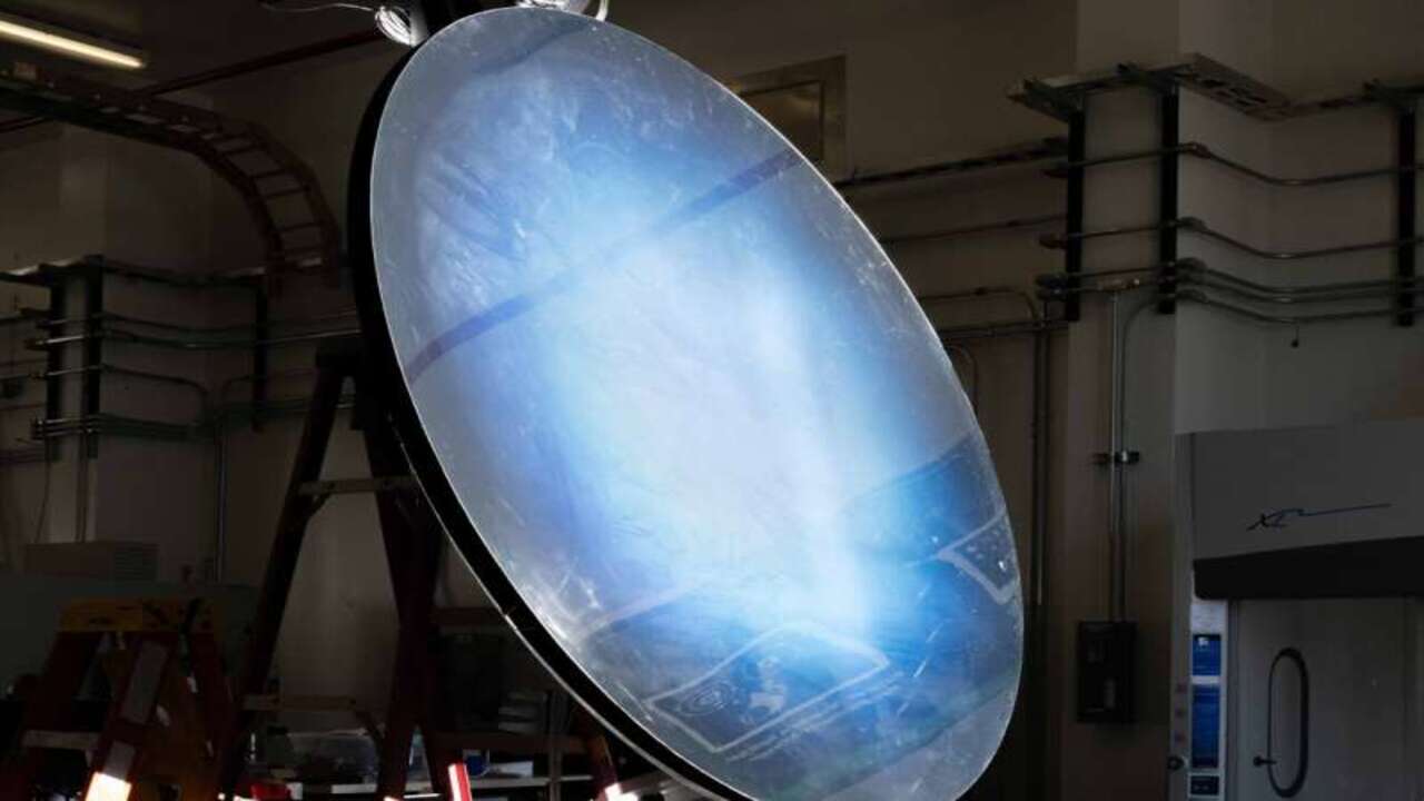 un concentratore solare viene testato nell'ambito del progetto Carbothermal Reduction Demonstration (CaRD)
